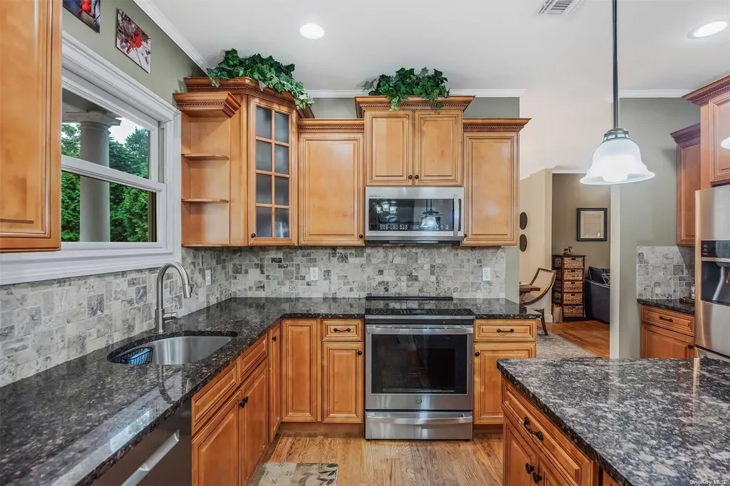 251 5th Avenue Saint James NY 11780