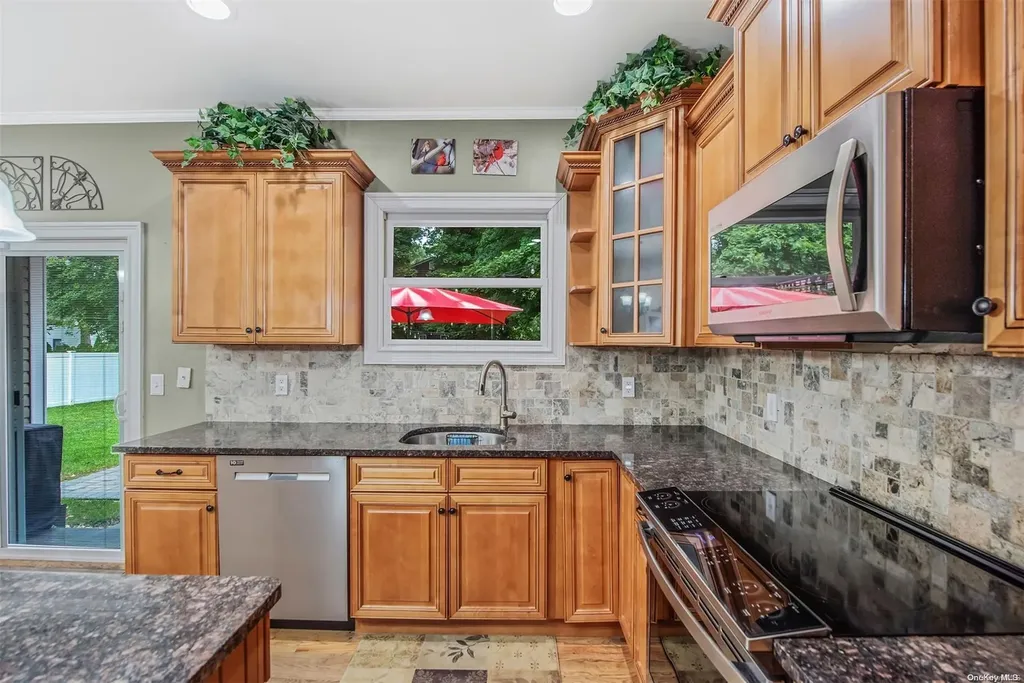 251 5th Avenue Saint James NY 11780