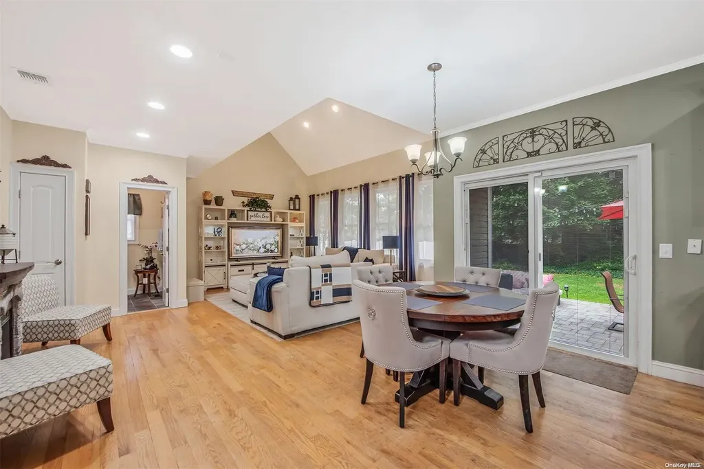 251 5th Avenue Saint James NY 11780