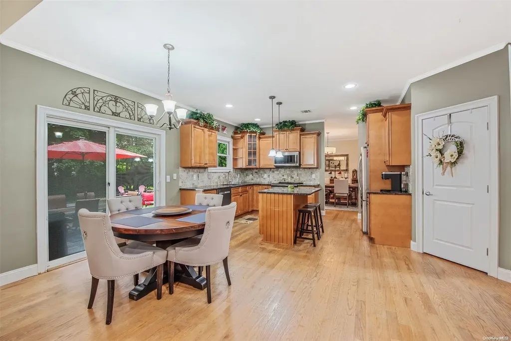 251 5th Avenue Saint James NY 11780