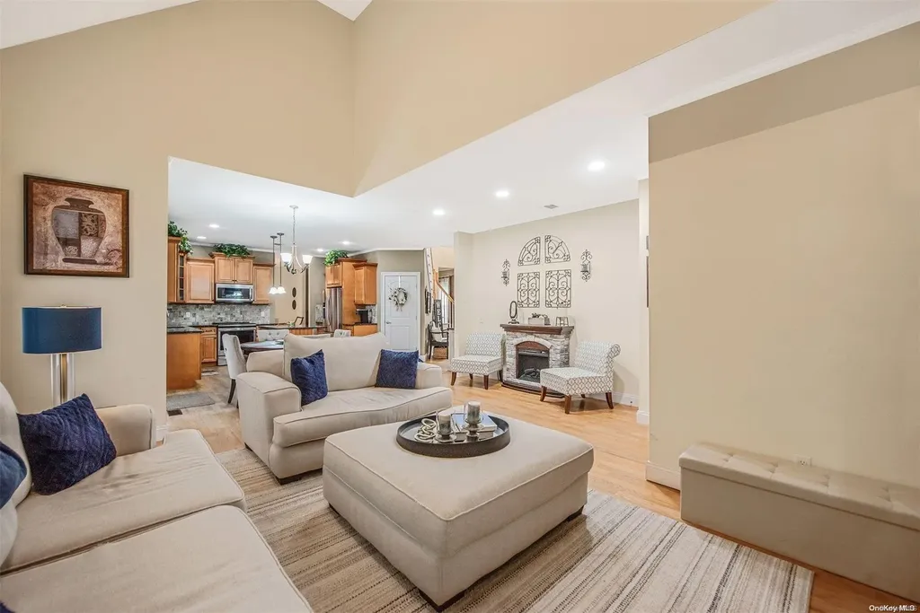 251 5th Avenue Saint James NY 11780