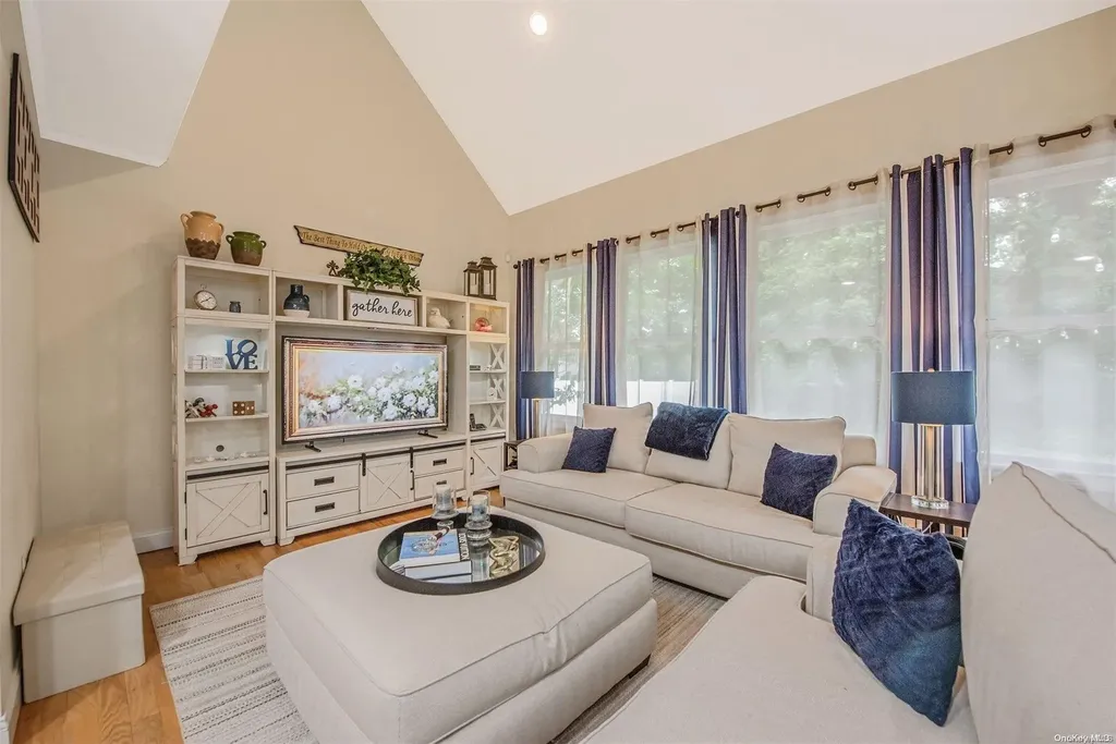 251 5th Avenue Saint James NY 11780