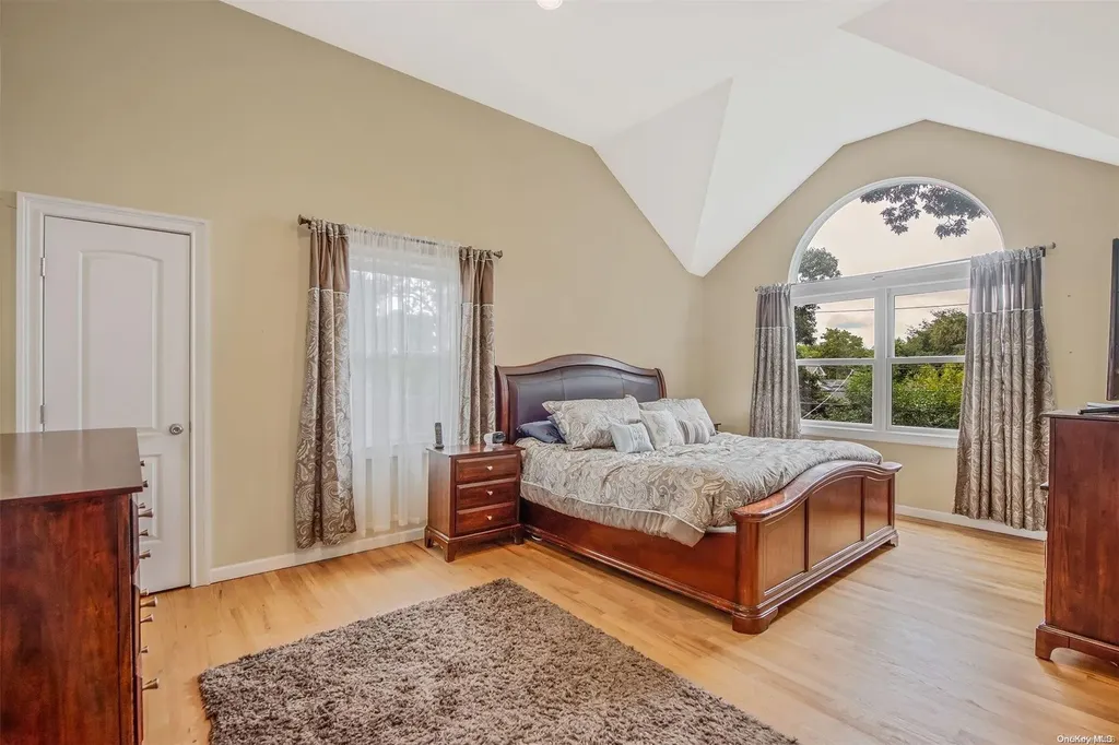 251 5th Avenue Saint James NY 11780