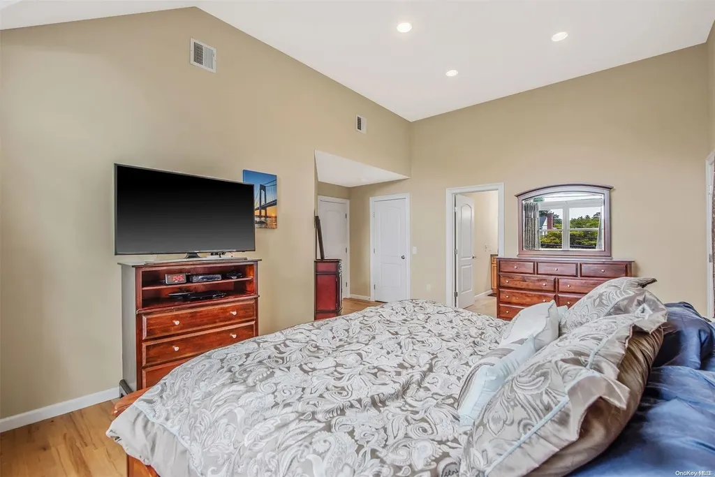 251 5th Avenue Saint James NY 11780