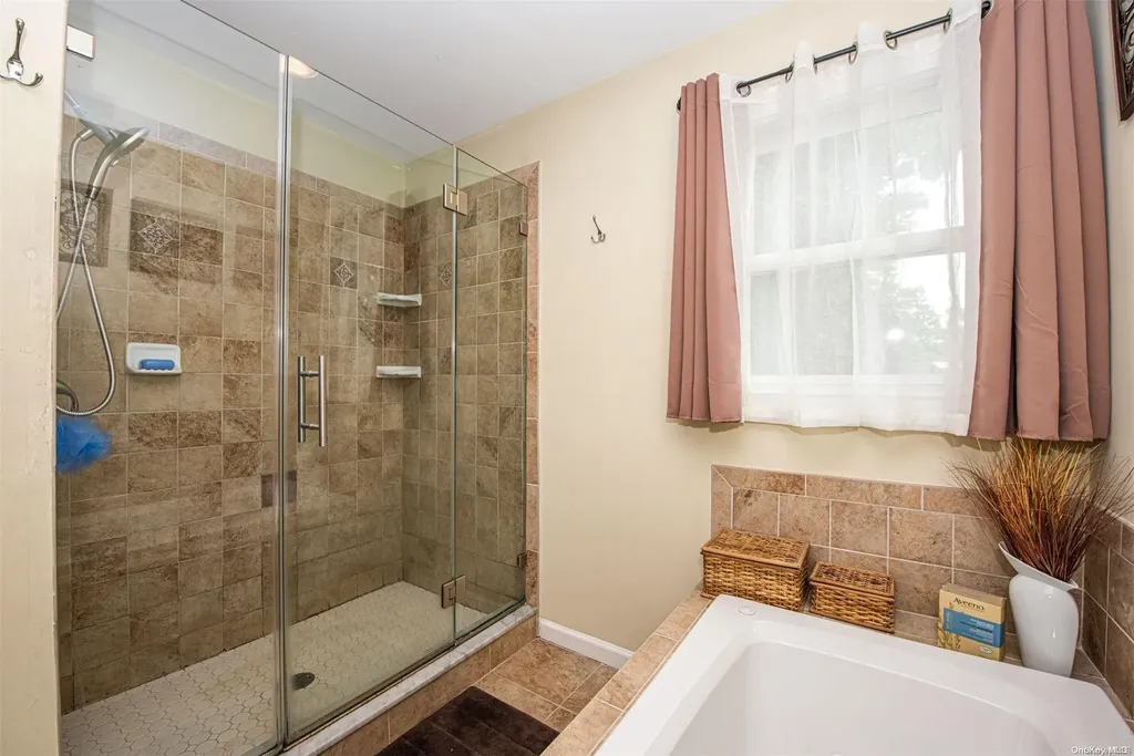 251 5th Avenue Saint James NY 11780