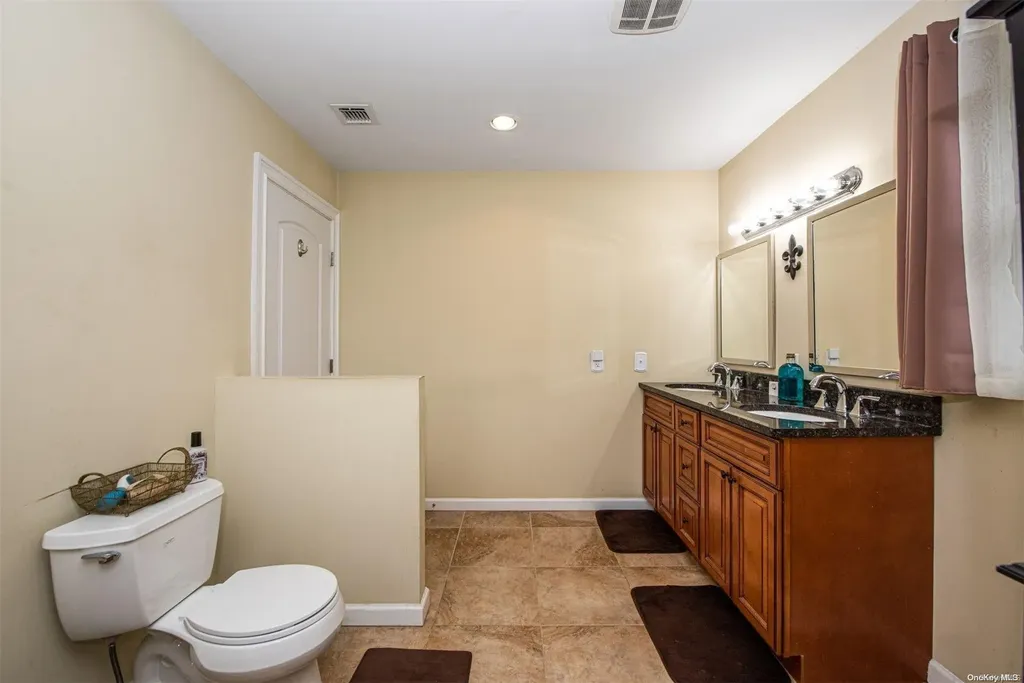 251 5th Avenue Saint James NY 11780
