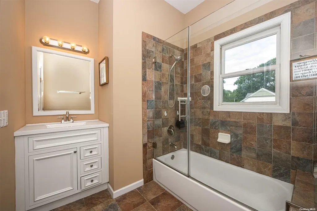 251 5th Avenue Saint James NY 11780