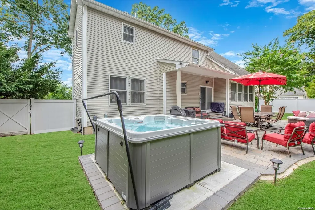 251 5th Avenue Saint James NY 11780