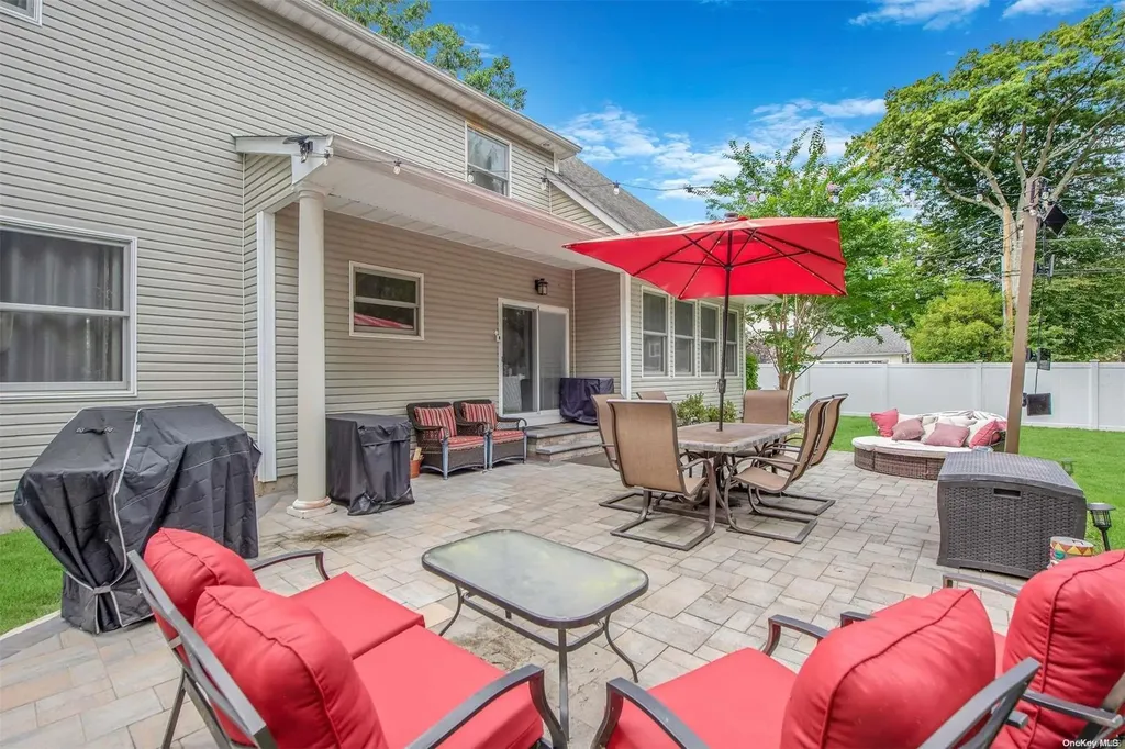 251 5th Avenue Saint James NY 11780