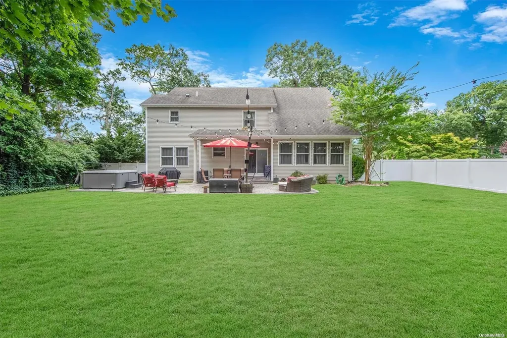 251 5th Avenue Saint James NY 11780