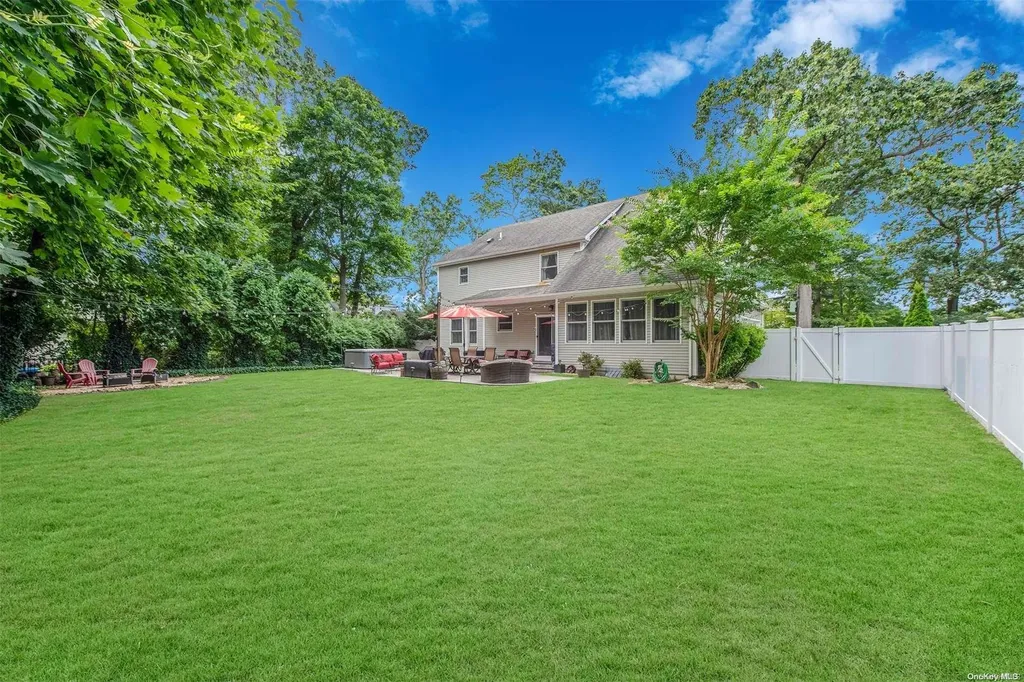 251 5th Avenue Saint James NY 11780