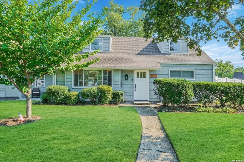 806 Wyngate Drive E Valley Stream NY 11580