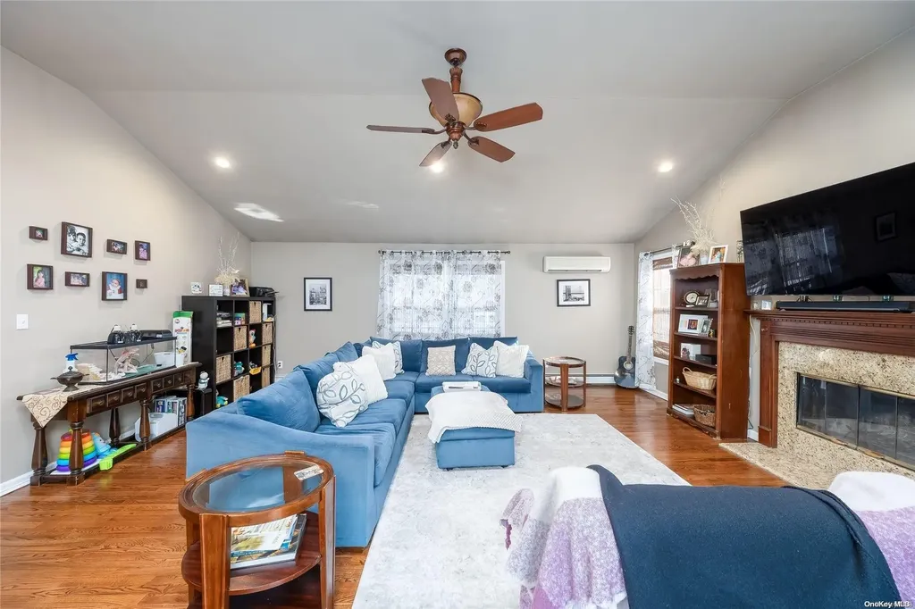 507 Grand Boulevard Deer Park NY 11729