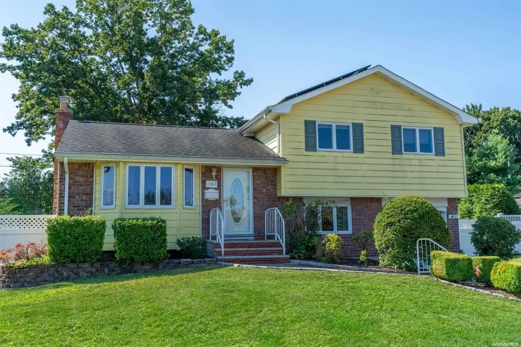 18 Pickwick Drive Commack NY 11725
