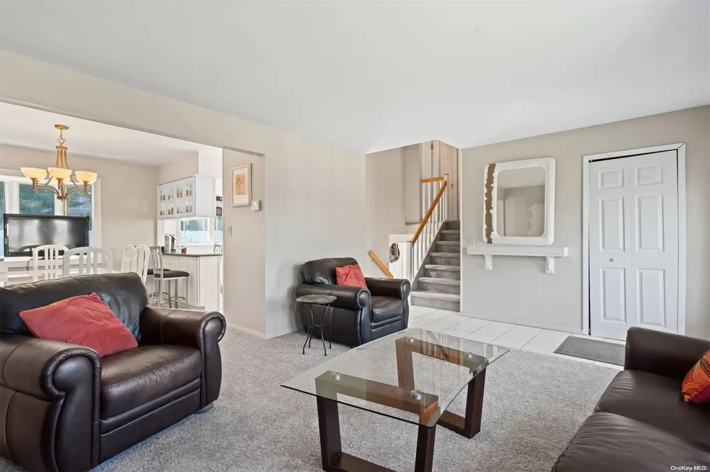 18 Pickwick Drive Commack NY 11725