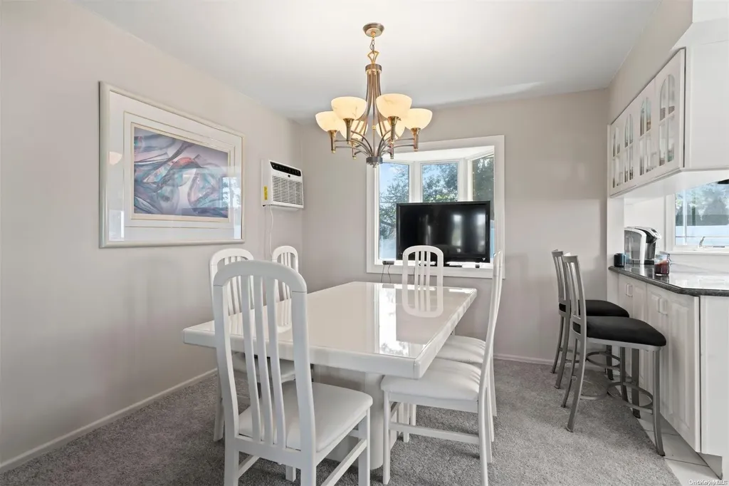 18 Pickwick Drive Commack NY 11725