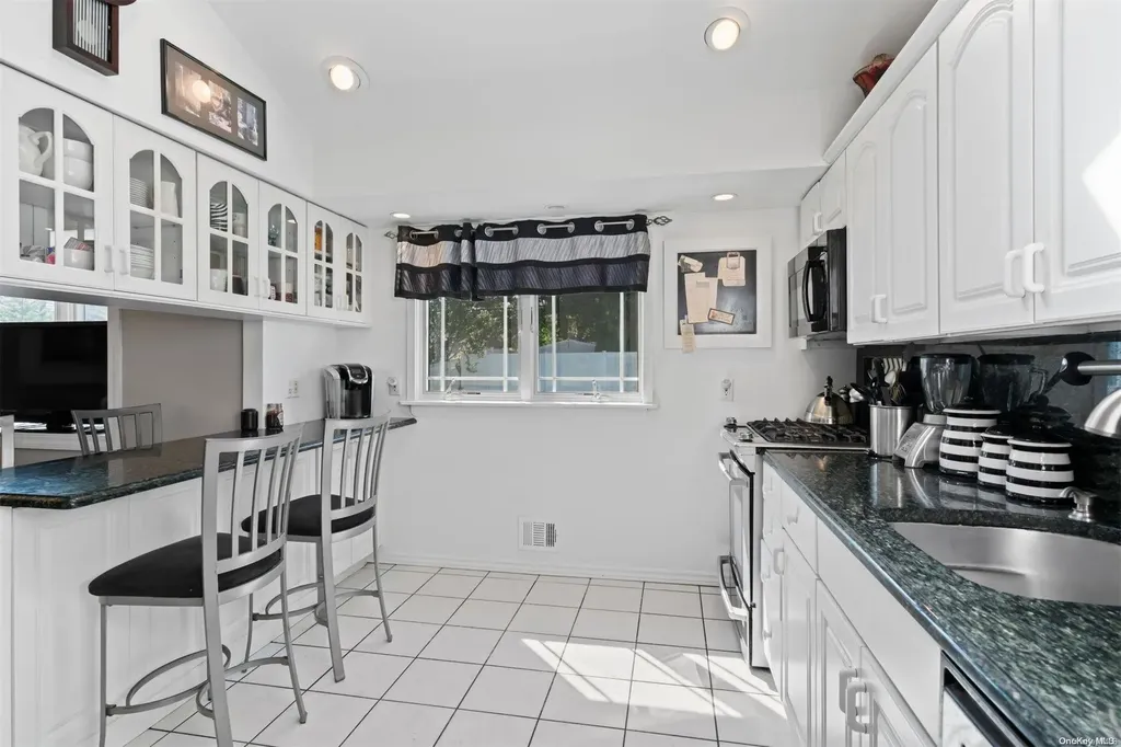 18 Pickwick Drive Commack NY 11725