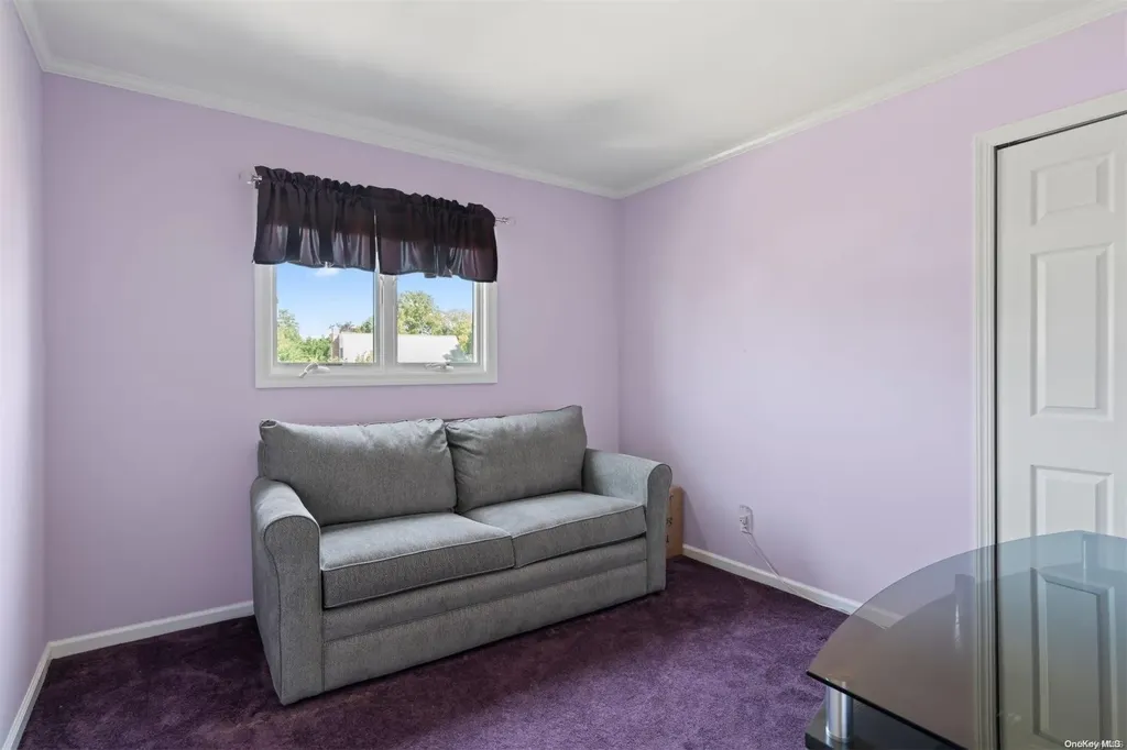 18 Pickwick Drive Commack NY 11725