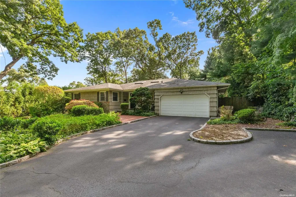 26 Newport Drive Plainview NY 11803