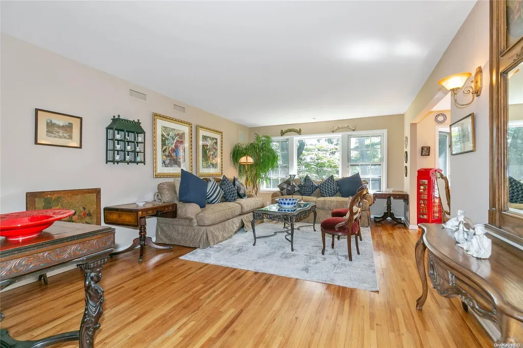 26 Newport Drive Plainview NY 11803