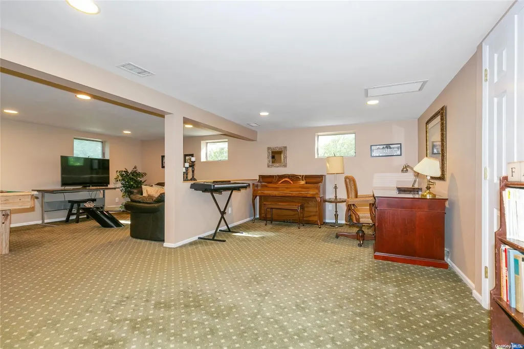 26 Newport Drive Plainview NY 11803