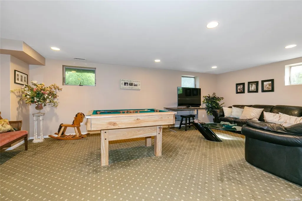 26 Newport Drive Plainview NY 11803