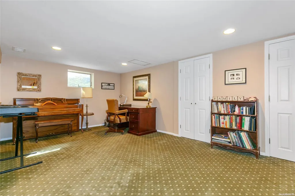 26 Newport Drive Plainview NY 11803