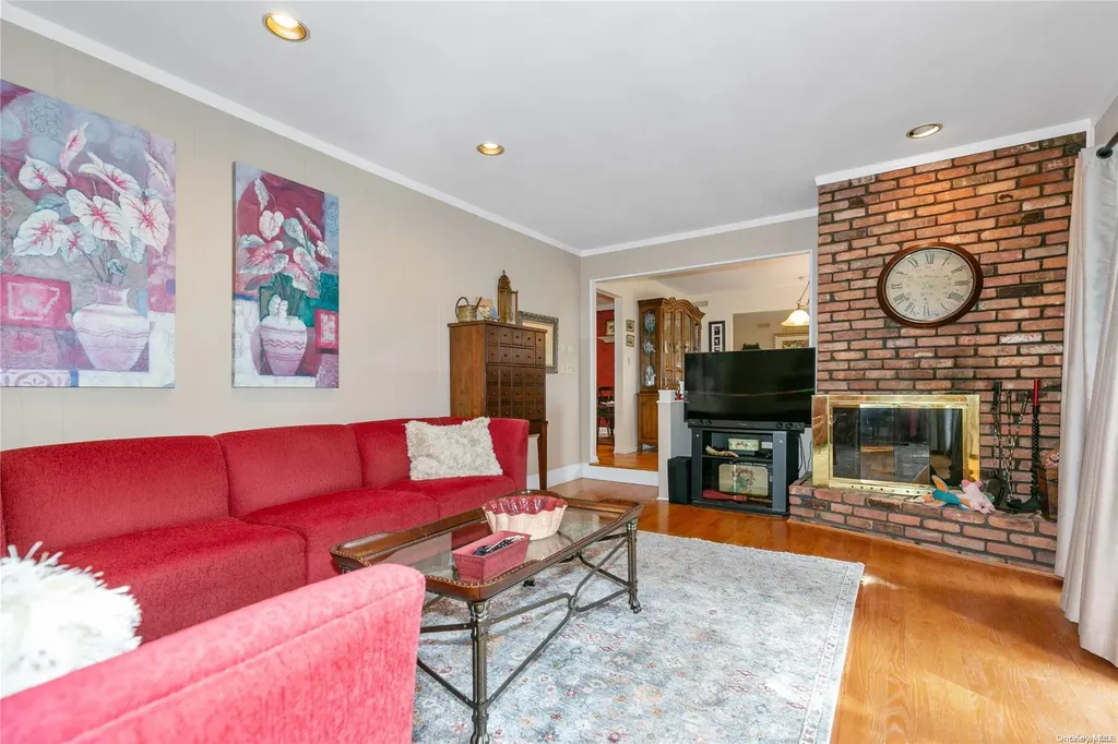 26 Newport Drive Plainview NY 11803