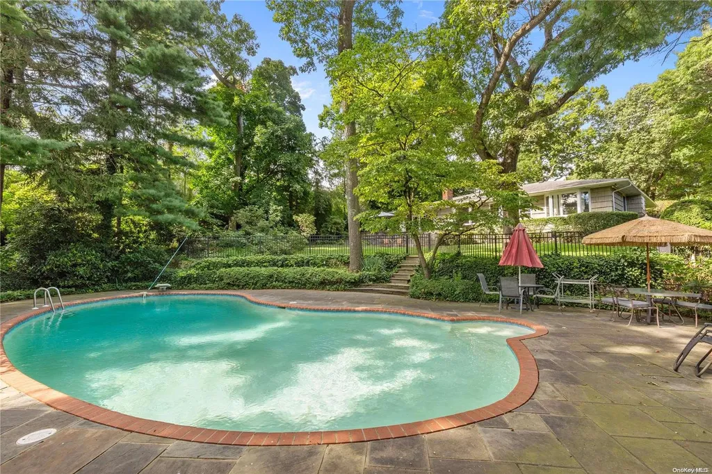 26 Newport Drive Plainview NY 11803
