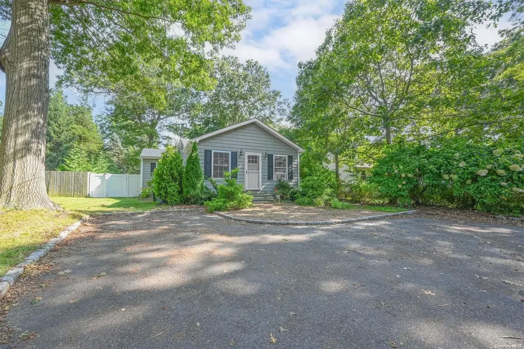25 Pineacre Drive Smithtown NY 11787