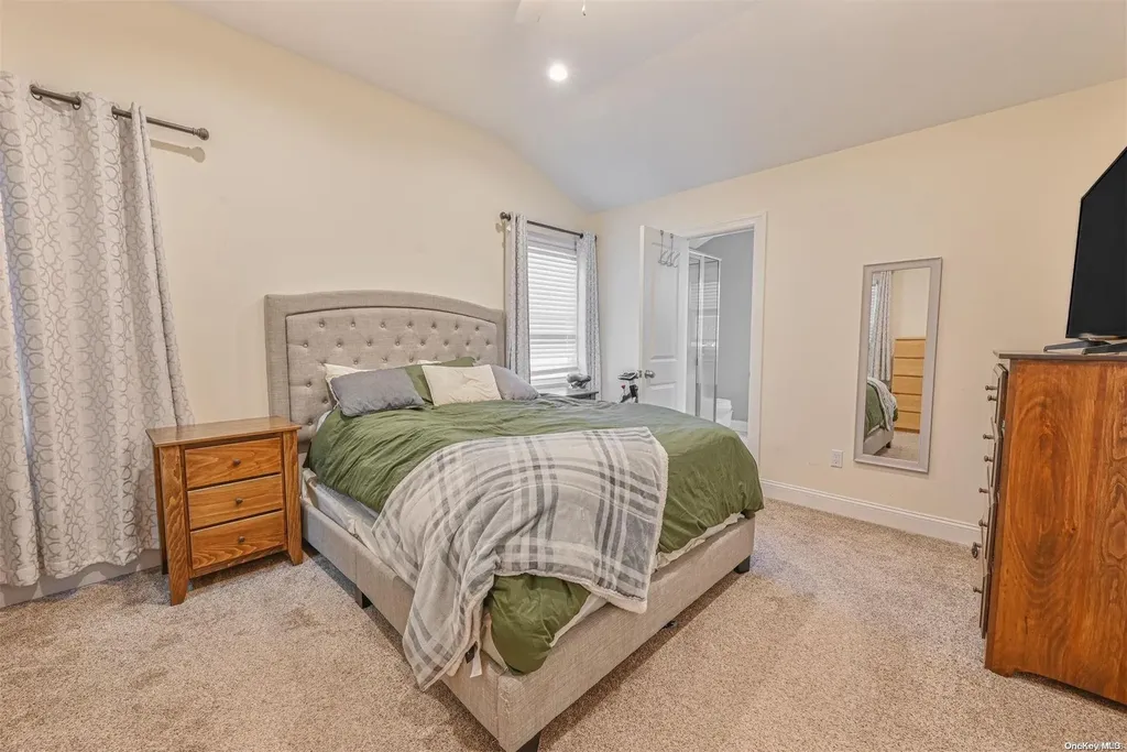 25 Pineacre Drive Smithtown NY 11787