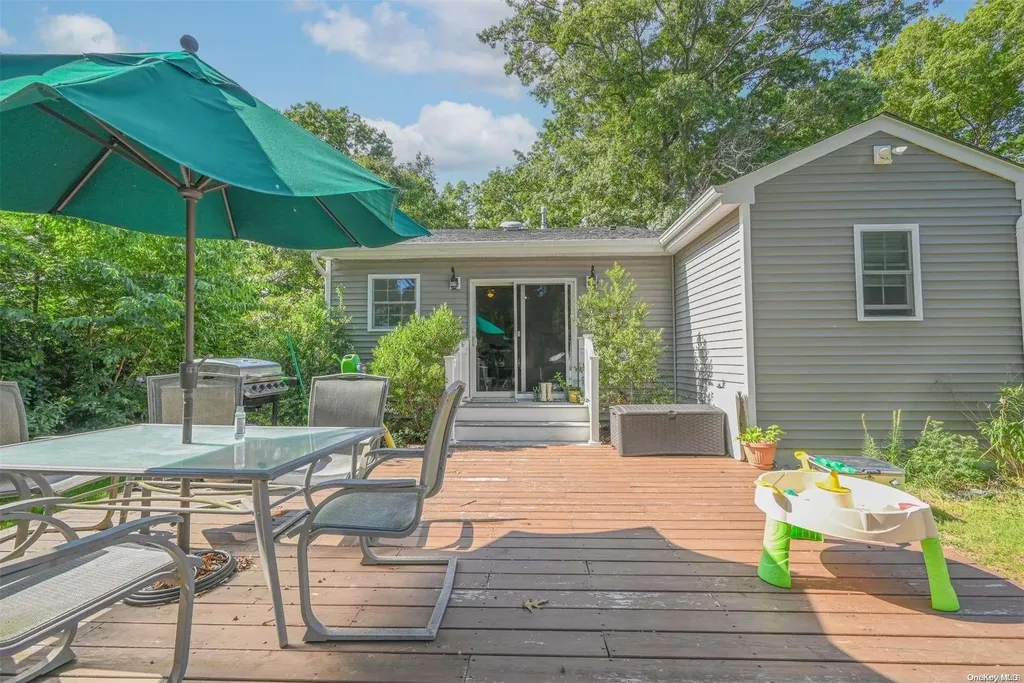25 Pineacre Drive Smithtown NY 11787