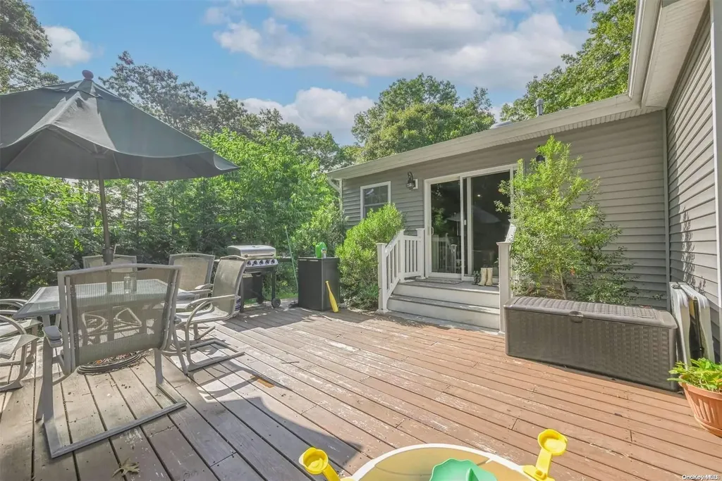 25 Pineacre Drive Smithtown NY 11787