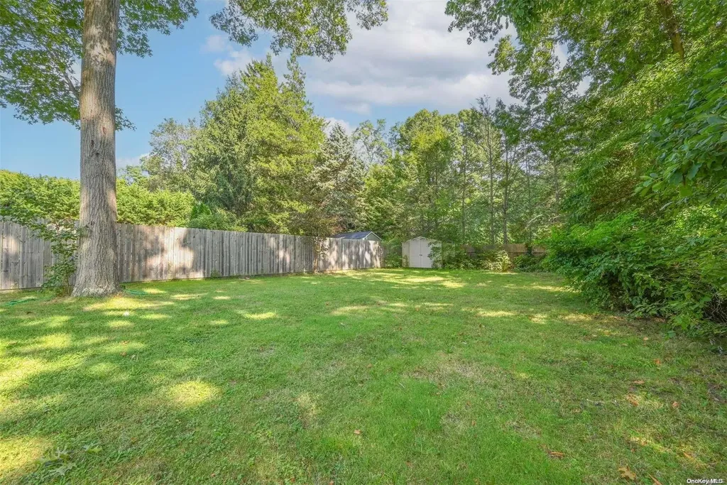 25 Pineacre Drive Smithtown NY 11787