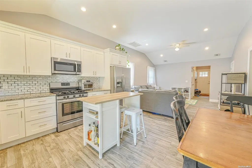25 Pineacre Drive Smithtown NY 11787