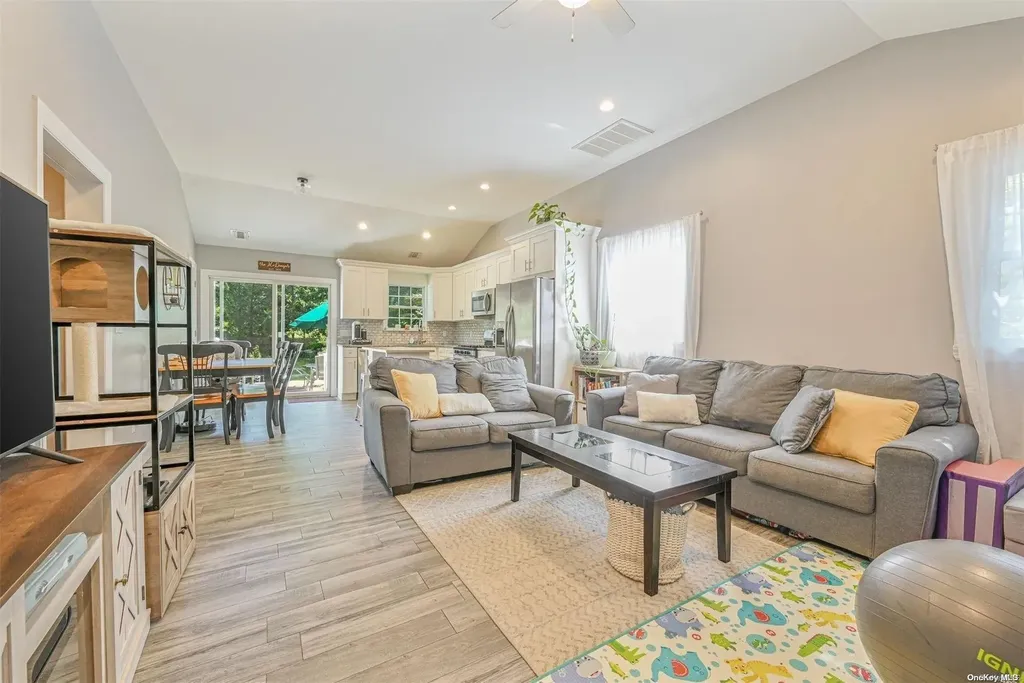 25 Pineacre Drive Smithtown NY 11787