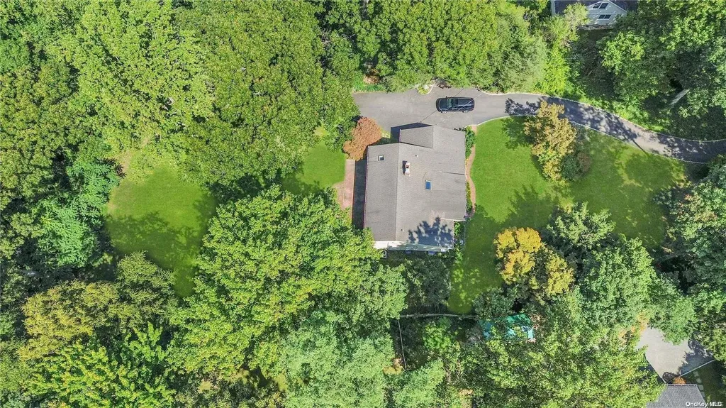 53 Hawxhurst Road Cold Spring Harbor NY 11724