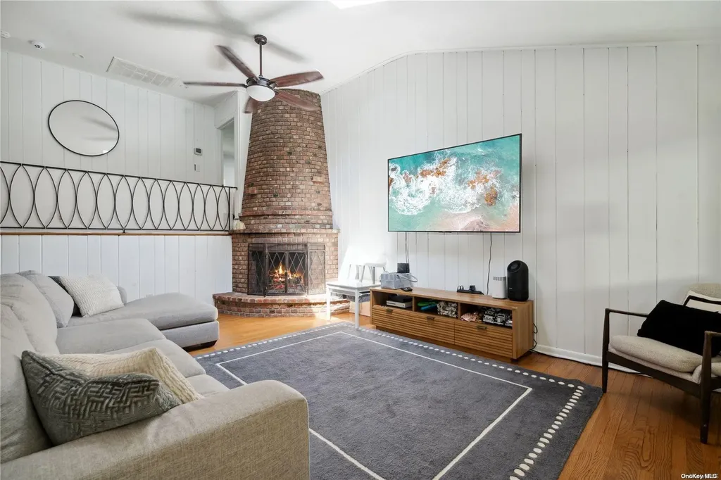 53 Hawxhurst Road Cold Spring Harbor NY 11724