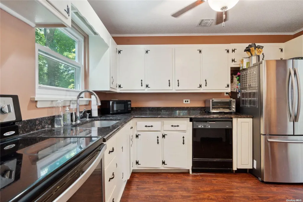 53 Hawxhurst Road Cold Spring Harbor NY 11724