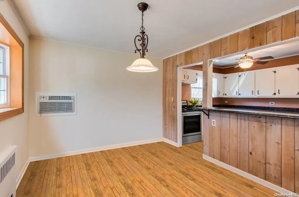 53 Hawxhurst Road Cold Spring Harbor NY 11724