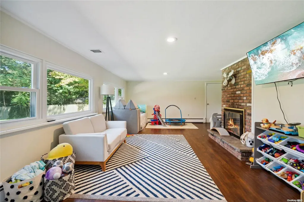 53 Hawxhurst Road Cold Spring Harbor NY 11724