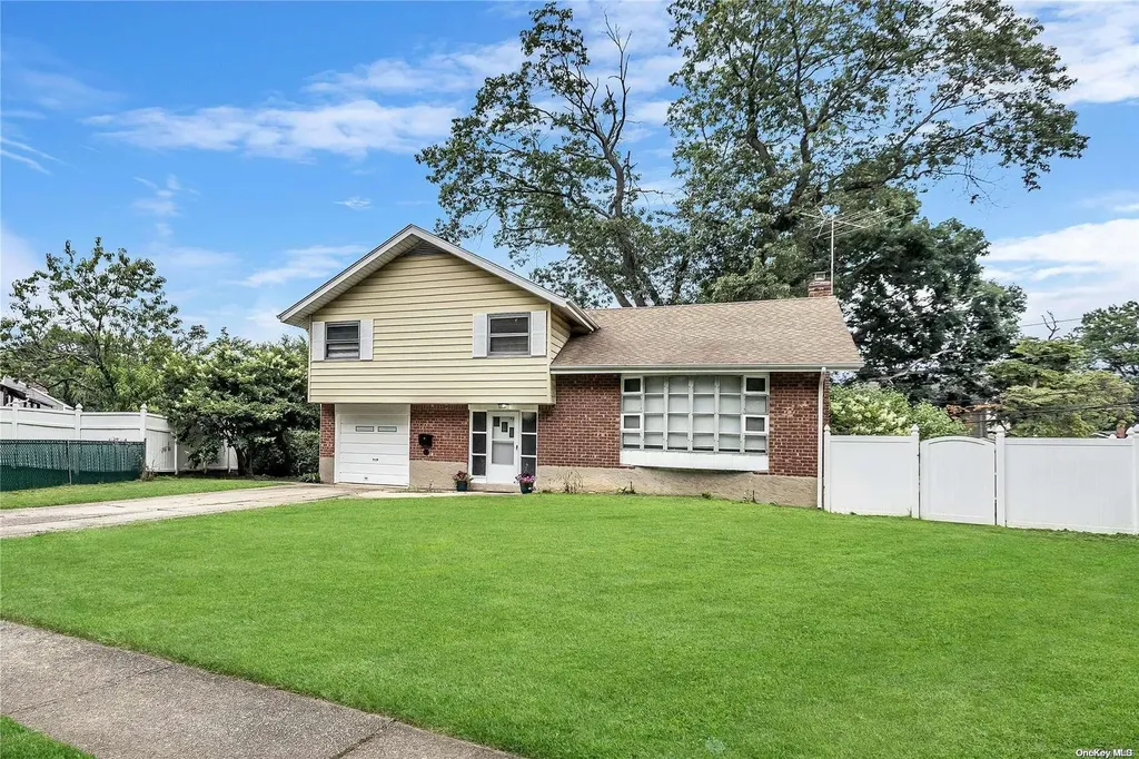 32 Northcote Road Westbury NY 11590