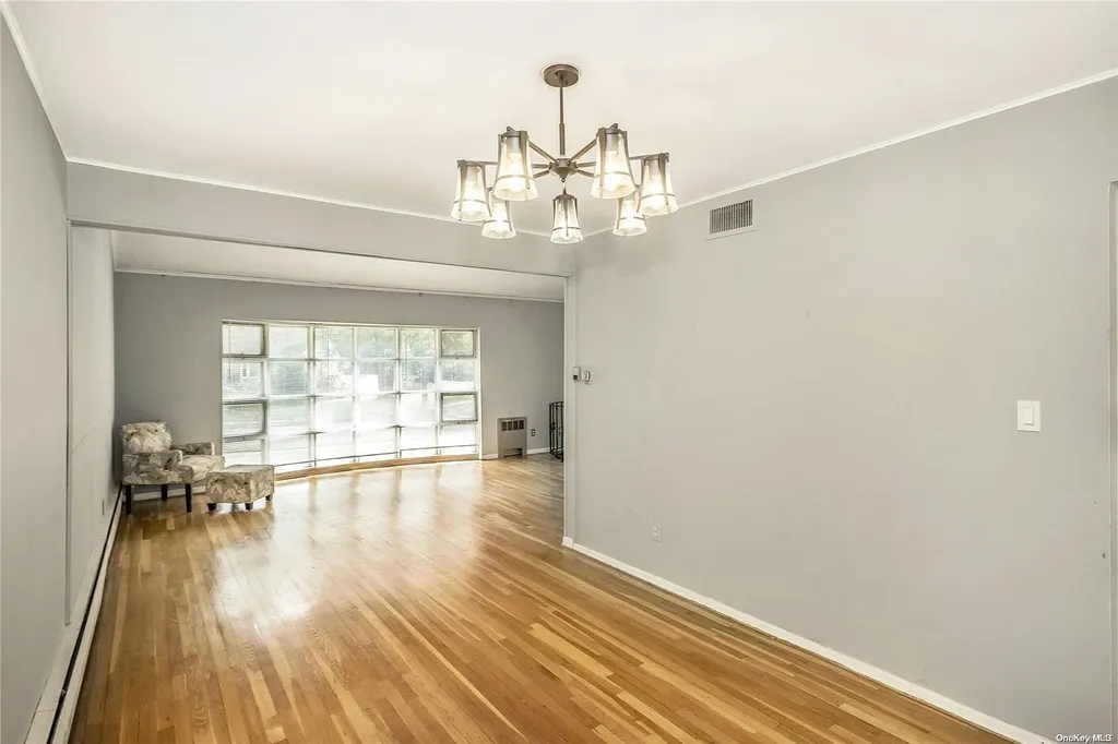 32 Northcote Road Westbury NY 11590