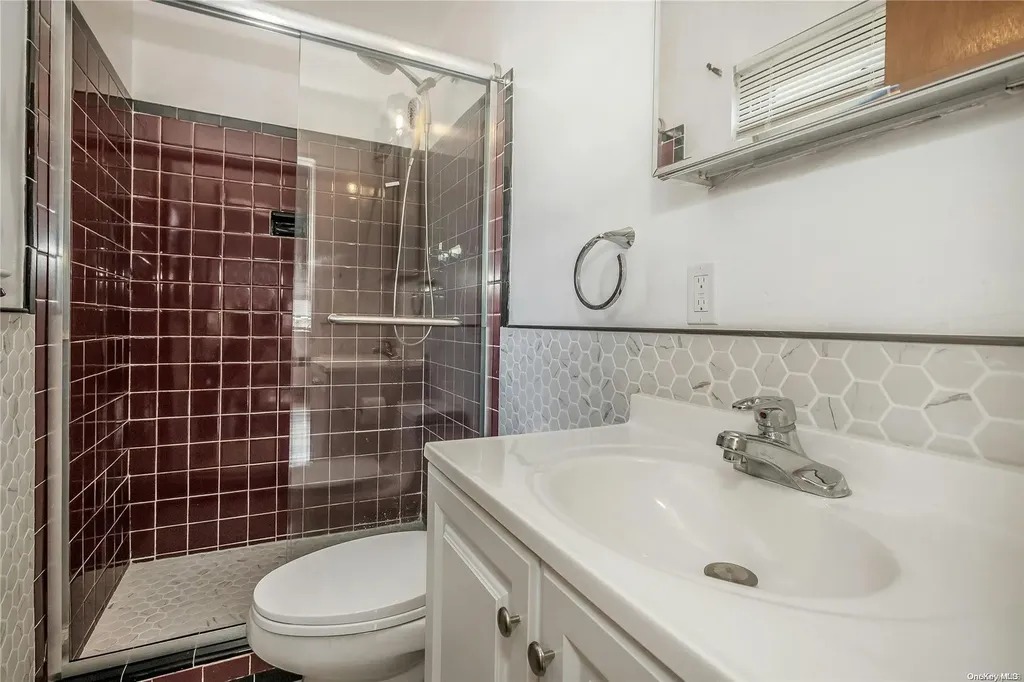 32 Northcote Road Westbury NY 11590