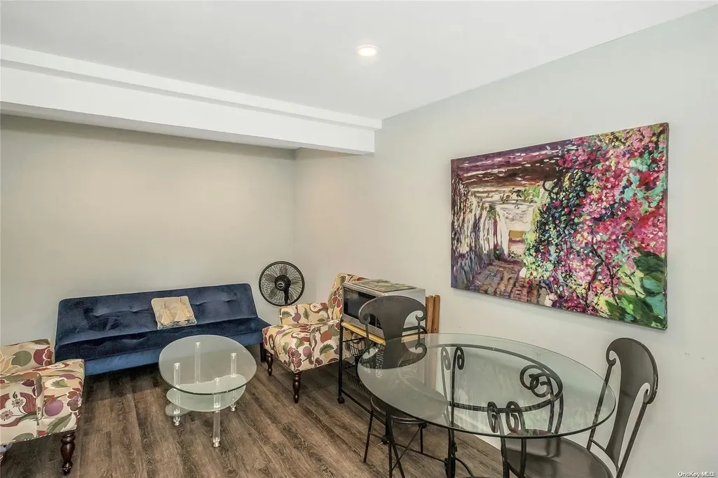 32 Northcote Road Westbury NY 11590