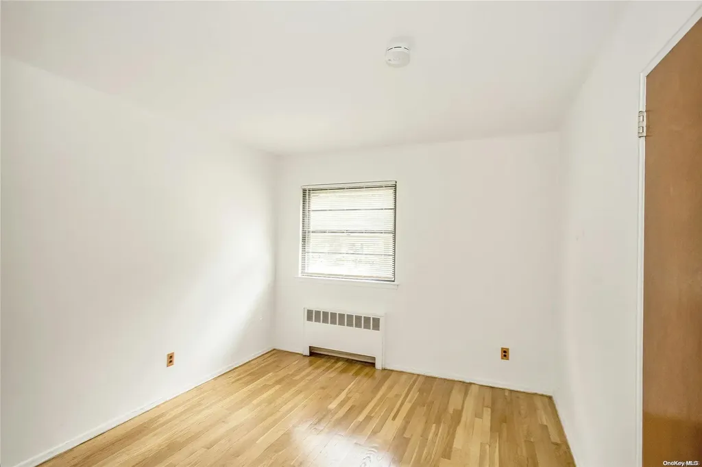 32 Northcote Road Westbury NY 11590