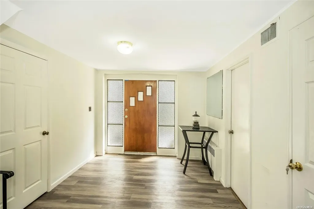 32 Northcote Road Westbury NY 11590