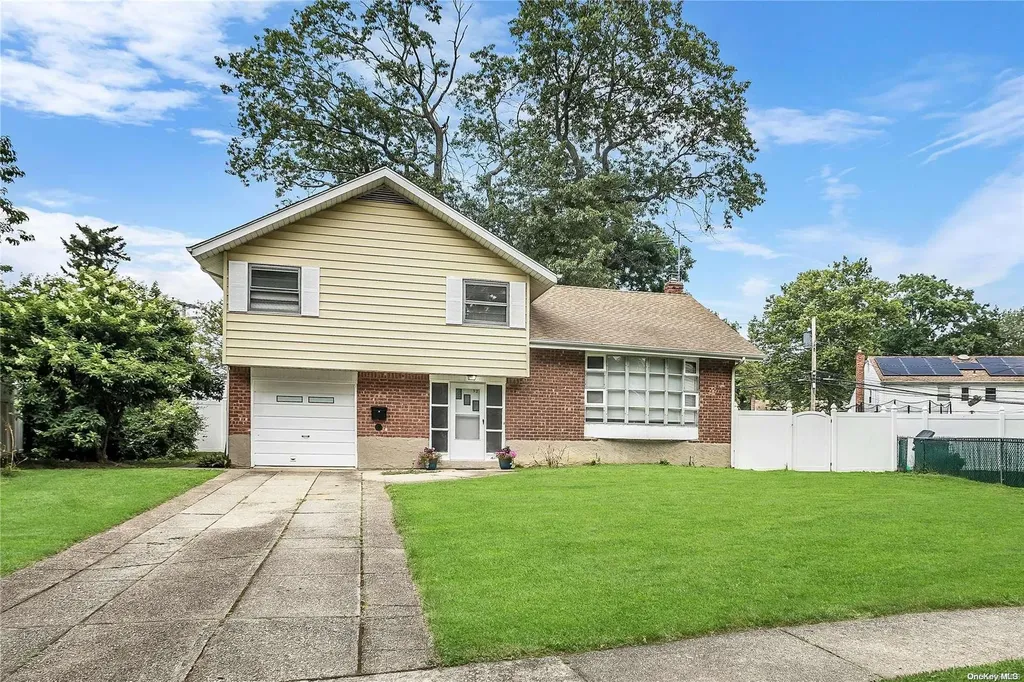 32 Northcote Road Westbury NY 11590