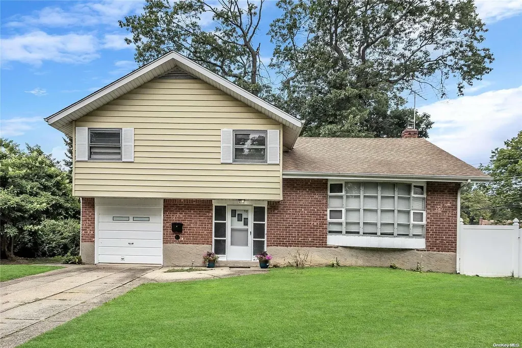 32 Northcote Road Westbury NY 11590