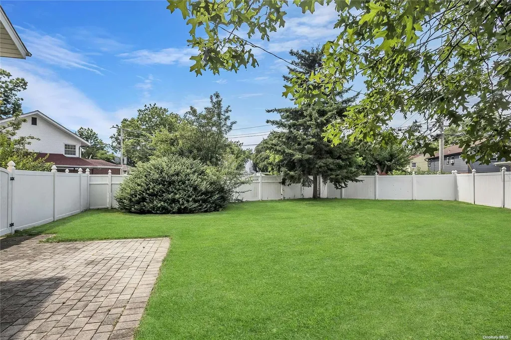 32 Northcote Road Westbury NY 11590
